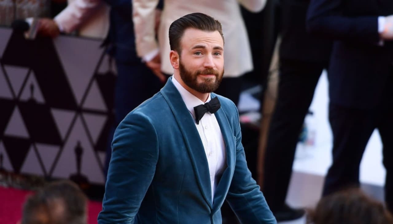 Chris Evans ahora es un lechero mexicano sensual y el Internet explotó de amor