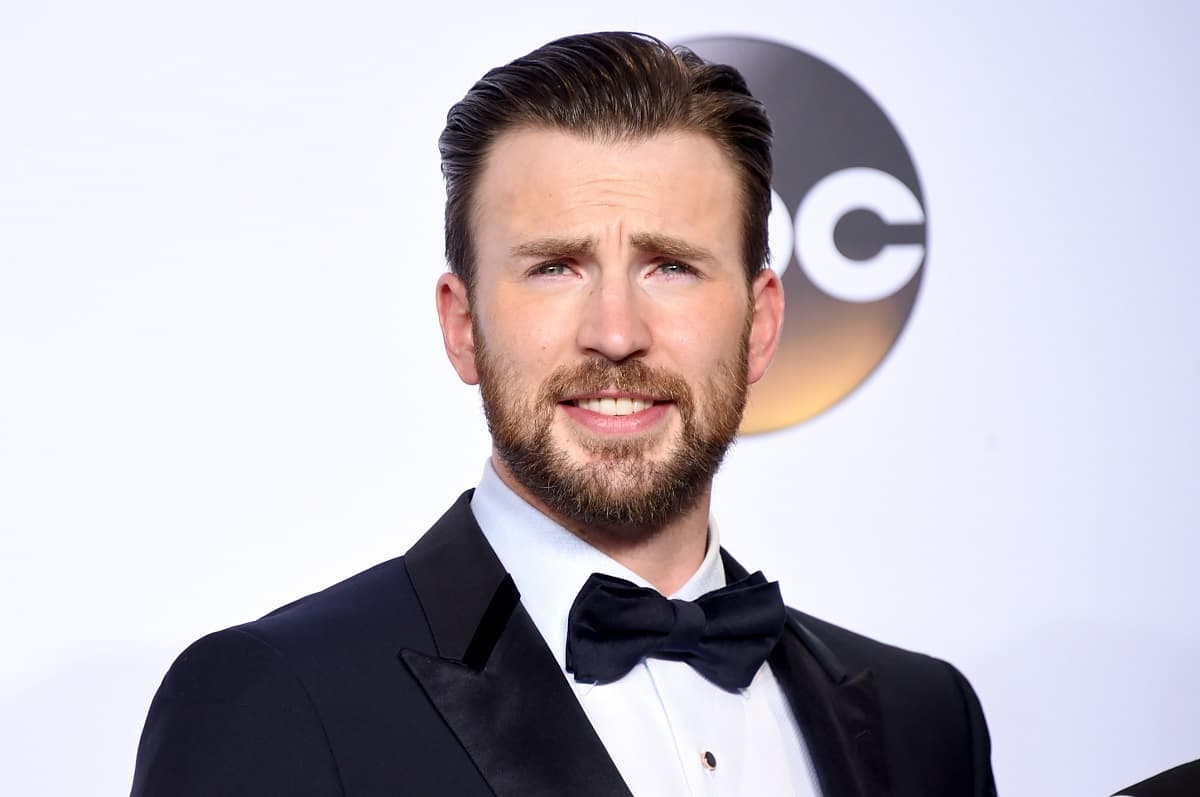 Chris Evans recuerda entre risas su primera actuación y está completamente IRRECONOCIBLE