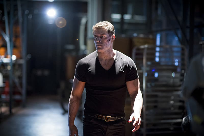 Arrow episodio 3: Las tensiones del grupo ponen a prueba la confianza de Oliver