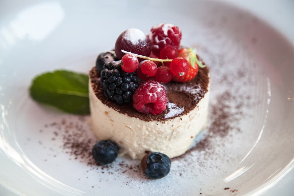 Según especialistas, así es como puedes engañar a tu cerebro para comer menos