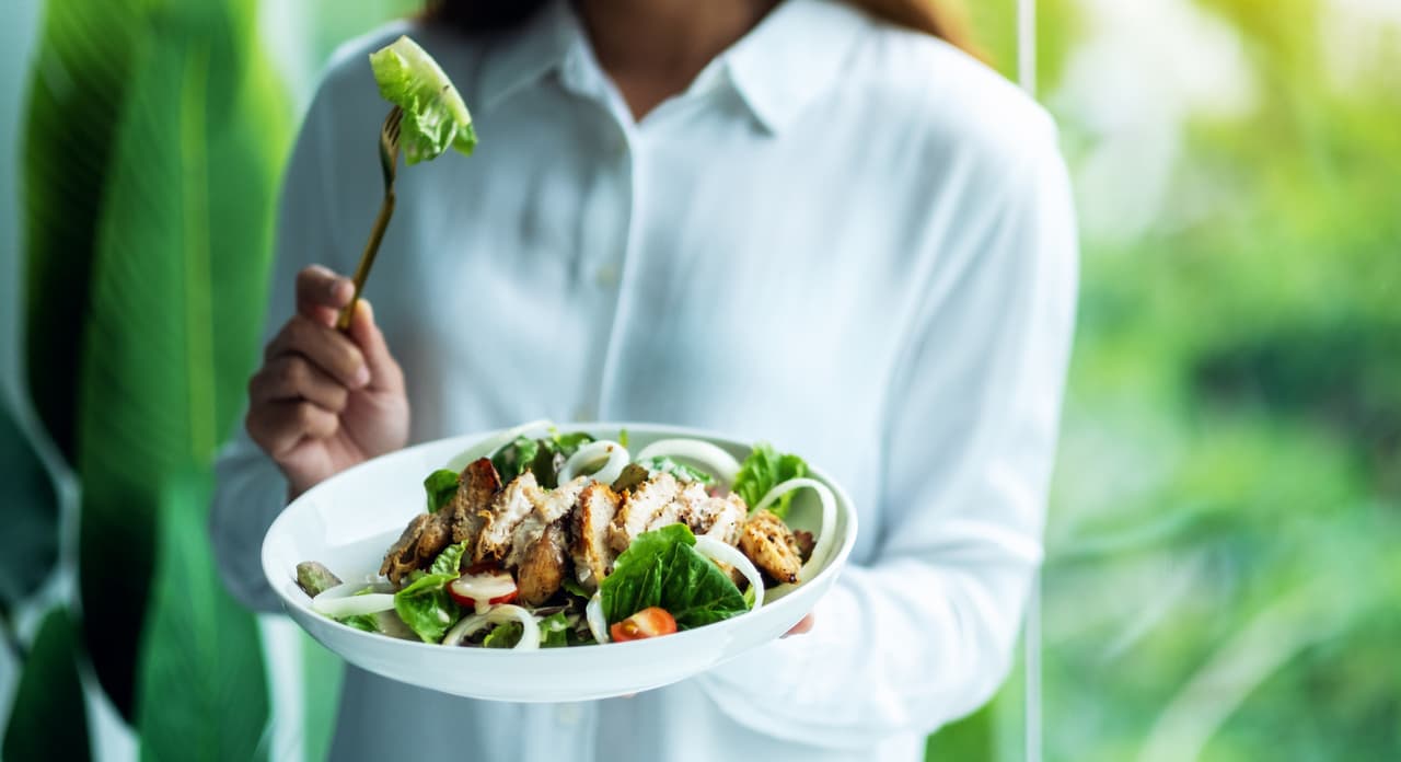 Snacks nocturnos para mantener la línea: 5 opciones deliciosas y bajas en calorías