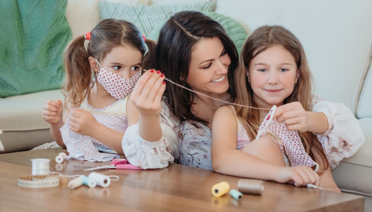 La bebé de Marlene Favela portó cubrebocas para salir: el Internet explotó con críticas