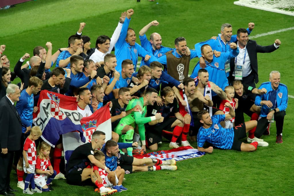 La reacción de los bomberos croatas al sonar la alarma durante el partido es brillante y se viraliza