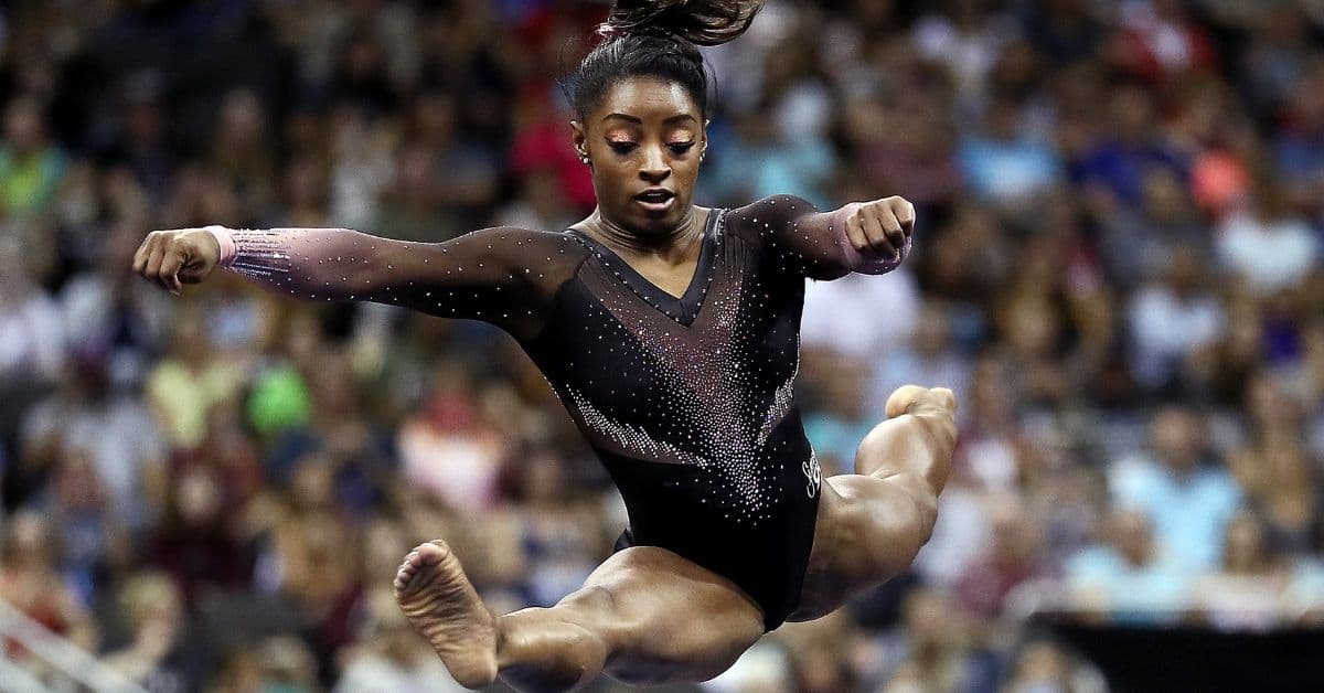 Simone Biles: la primera gimnasta en hacer un salto triple-doble sólo visto en hombres