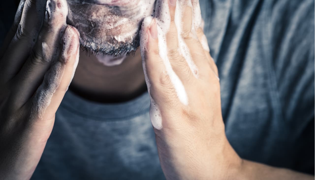 Cómo cuidar tu barba desde casa y que parezca que lo hizo un barbero profesional