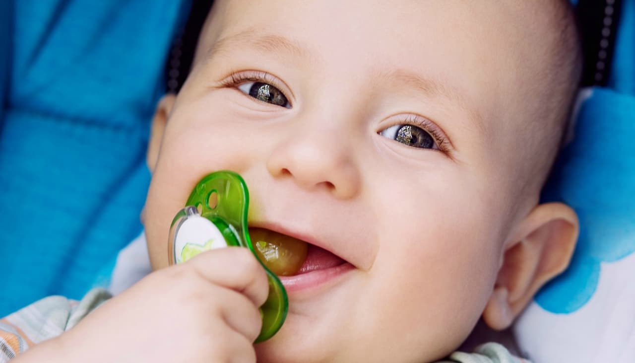 Chupetes y ortodoncia: 5 mitos y realidades que todos los padres deben saber
