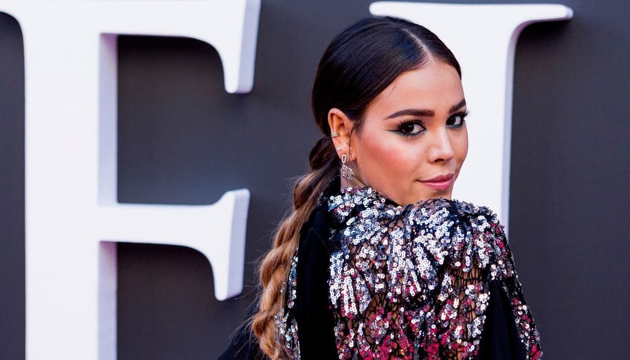 Vestirte toda de negro no es aburrido y Danna Paola mostró cómo lograr un outfit ganador