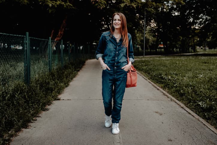 La moda de los 2000 regresa, pero podría ser muy negativa: 5 tendencias que arruinan la silueta