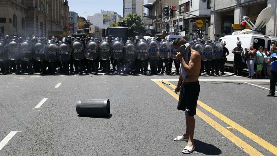 Insólito: prohíben entrar con gorras a comercios de una localidad de Santa Fe