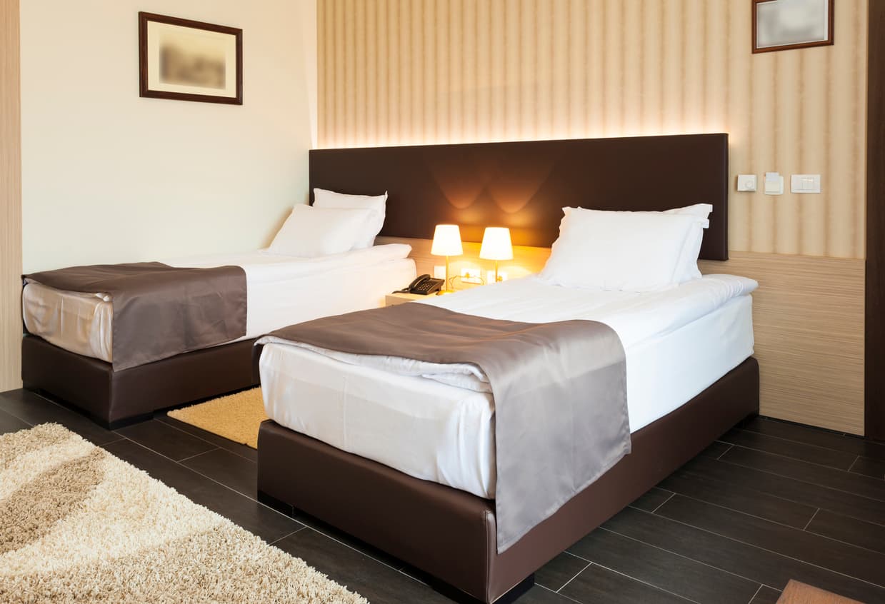 5 parejas de famosos que duermen en camas separadas: ¿Camilo y Evaluna también?