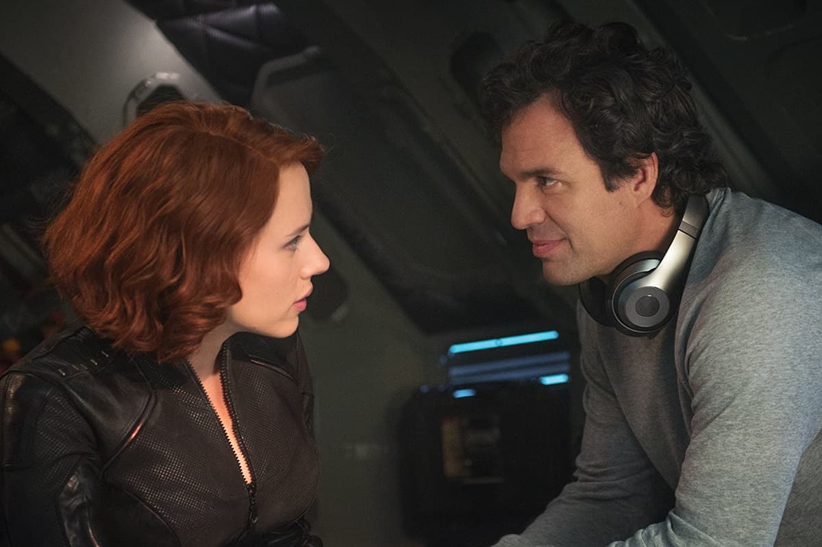 <b>Natasha Romanoff y Bruce Banner</b>
<br>Para ser sinceros, esta fue una de las relaciones románticas que más ha decepcionado a los fans de Marvel. Y es que tan solo se pudieron ver algunas escenas sobre este amorío en ‘Avengers: Age of Ultron’, y después pareció ser como si hubiese desaparecido por completo. Eso sí, Bruce no ocultó su tristeza tras la muerte de Natasha en ‘Avengers: Endgame’