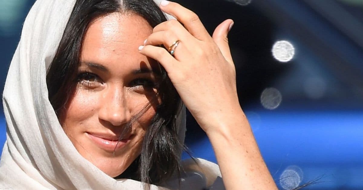 Meghan Markle lució un jumpsuit que destaca las curvas y se puede usar en el embarazo y después