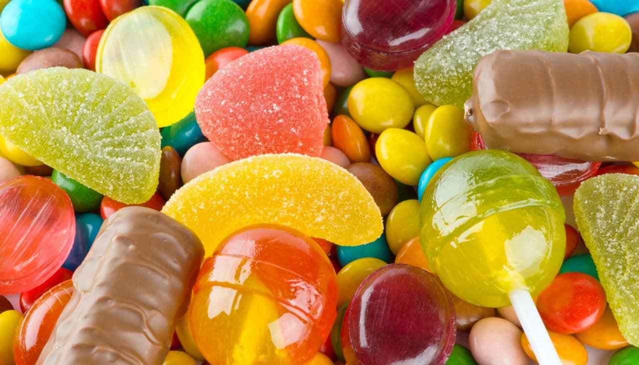 ¿Quieres un abdomen plano? Aléjate de estos alimentos para eliminar la grasa más rápido