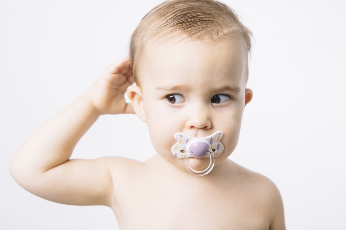 Si tu hijo se chupa constantemente el dedo, podría tener este problema de salud en un futuro
