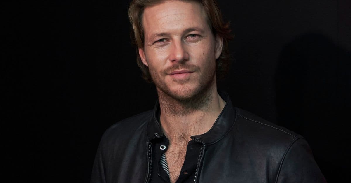 ¿Quién es el atractivo joven que siempre está junto a Eiza González?