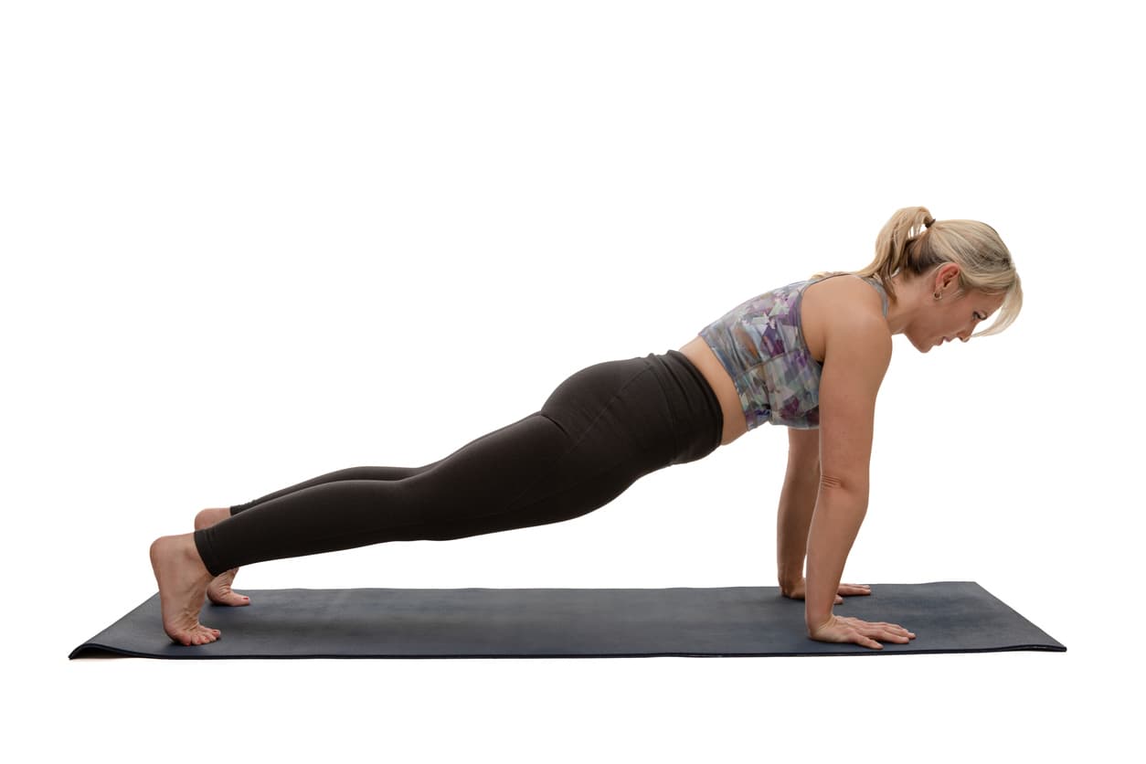 Deja tu abdomen tan duro como el acero con estos 5 ejercicios isométricos