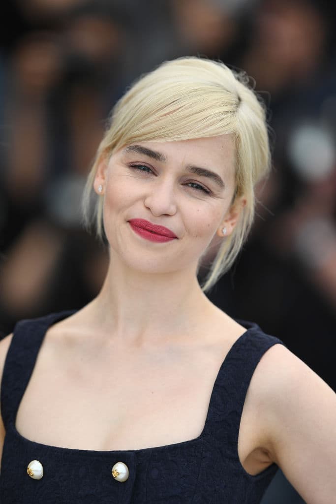 Daenerys nos muestra que somos hermosas con poco maquillaje (y que los labios rojos son lo más sexy)