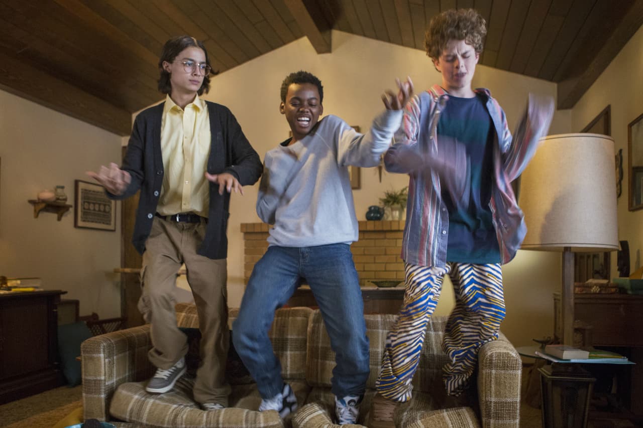 Netflix revive la nostalgia de los 90 con el tráiler de Everything Sucks!