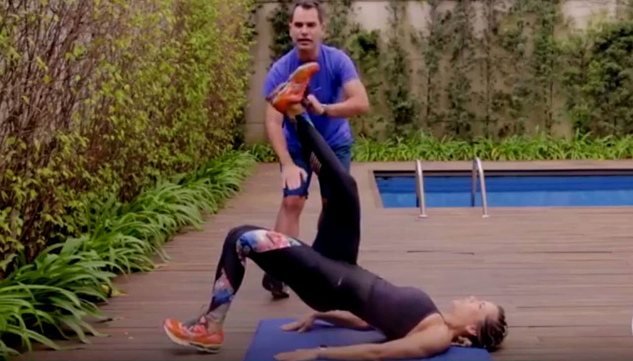 El personal trainer de las famosas nos enseña un ejercicio que tonifica los glúteos y combate la celulitis de los muslos