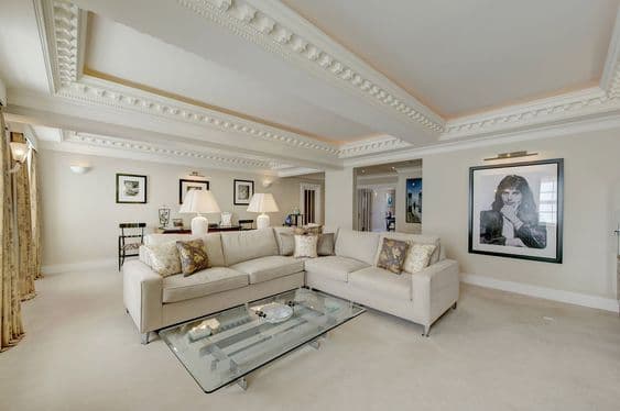 Ya puedes vivir en la casa de Freddie Mercury: a romper el cochinito