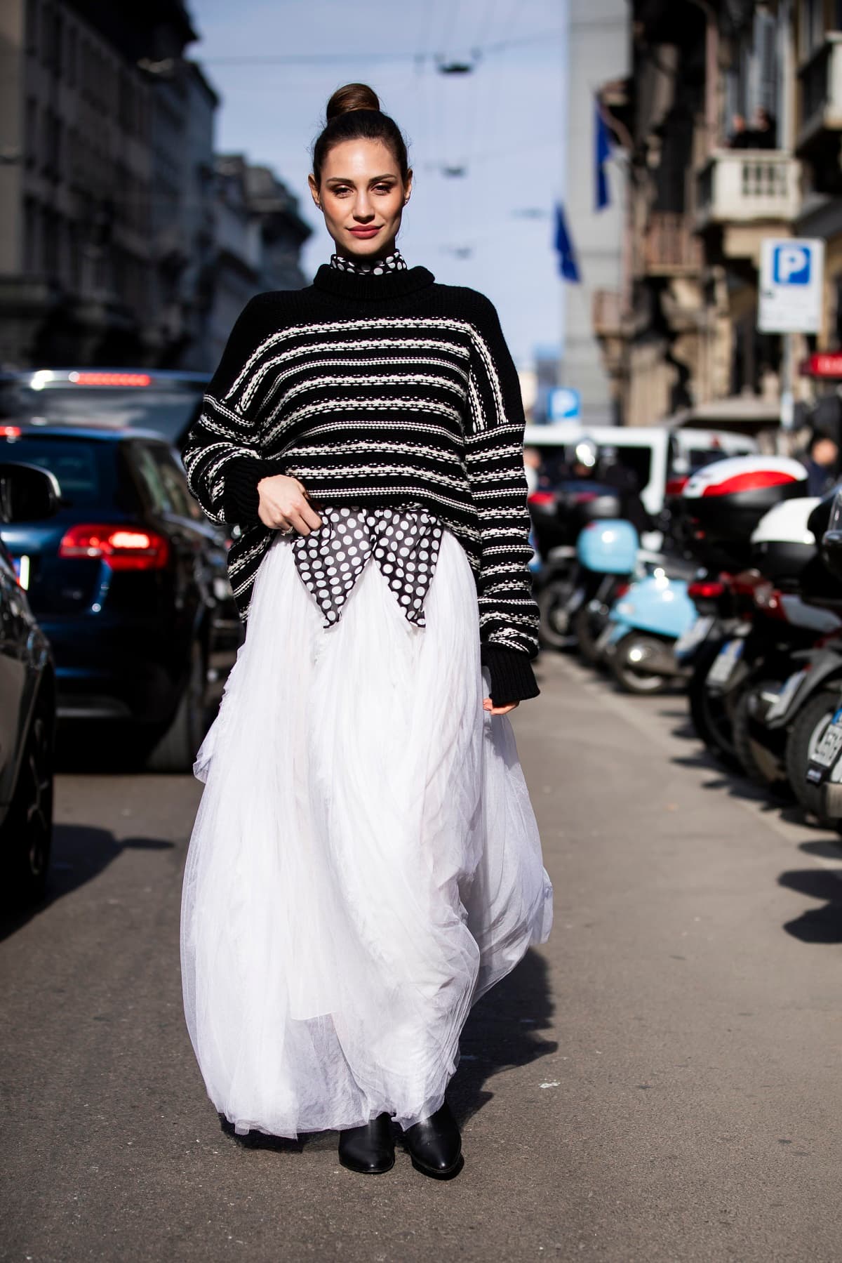 Los looks tipo escolar están arrasando en las pasarelas y es momento de sacar tu falda a cuadros
