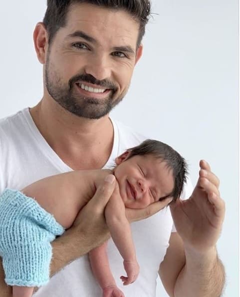 El pequeño Dante nació el 24 de abril de dicho año, pero debido a complicaciones en su salud necesitó estar varios días en cuidados intensivos, hecho que informaron sus padres en Instagram.
<br>