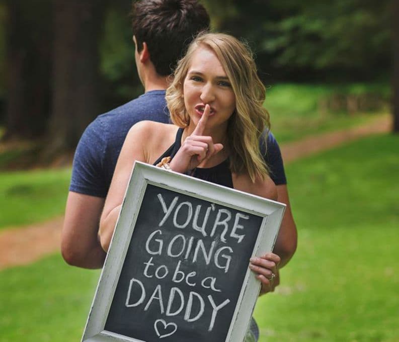 Armó una sesión de fotos para contarle a su esposo que estaba embarazada