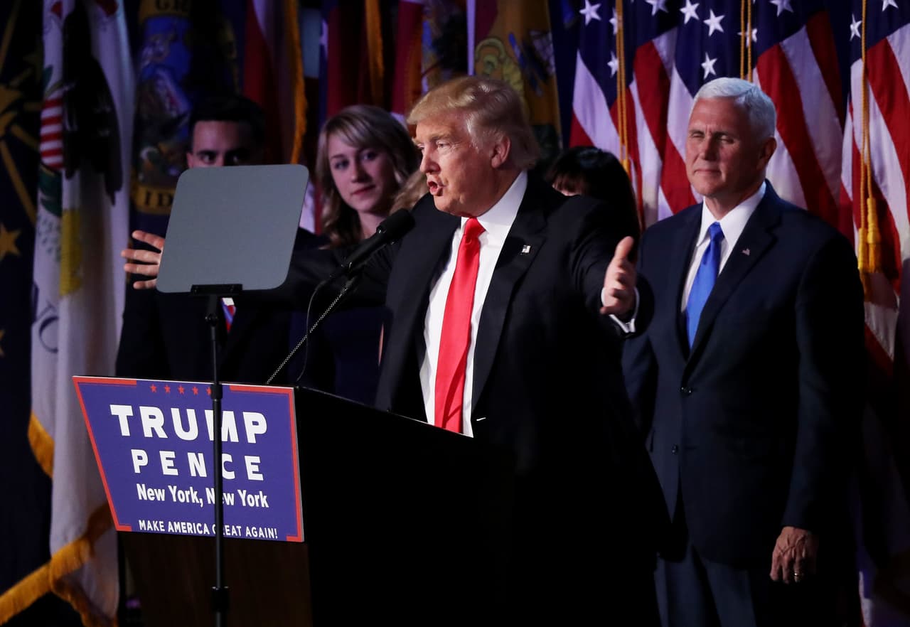 5 formas en las que los políticos usan trucos psicológicos para conseguir tu voto