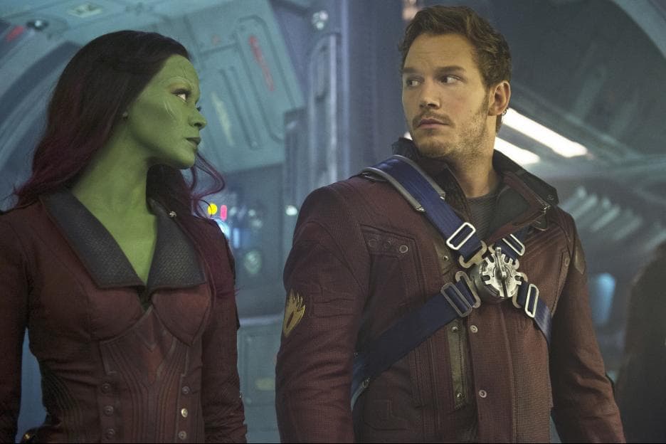 <b>Gamora y Star Lord</b>
<br>Desde la película uno de ‘Guardianes de la galaxia’ se pudo ver cómo surgió este vínculo amoroso, y en la segunda parte continuó floreciendo el romance, hasta el punto de que se convirtieron de manera oficial en una pareja.