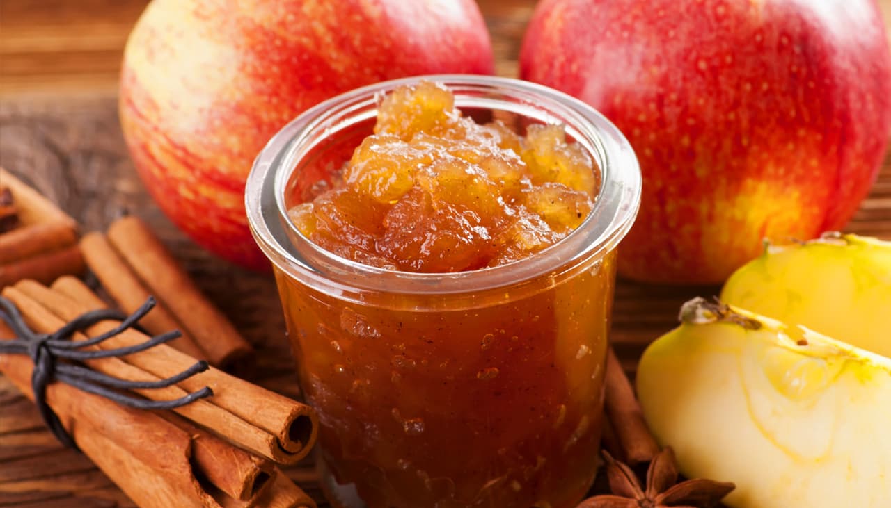 Tarta de manzana sin culpa: solo 140 kcal y lista en 5 minutos