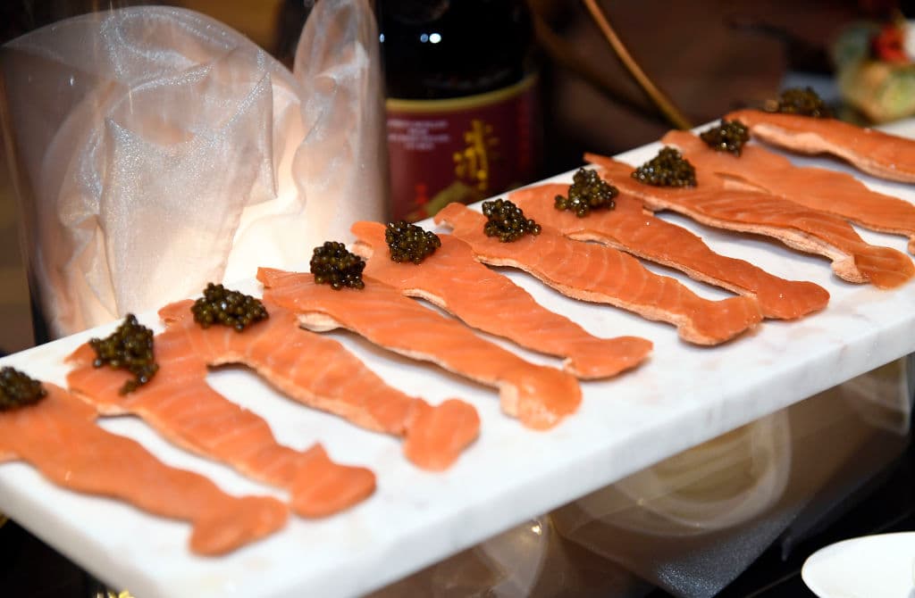 Desde huevos de cangrejo a papas fritas: todo lo que se come en los Óscar (¡hay que tener estómago!)