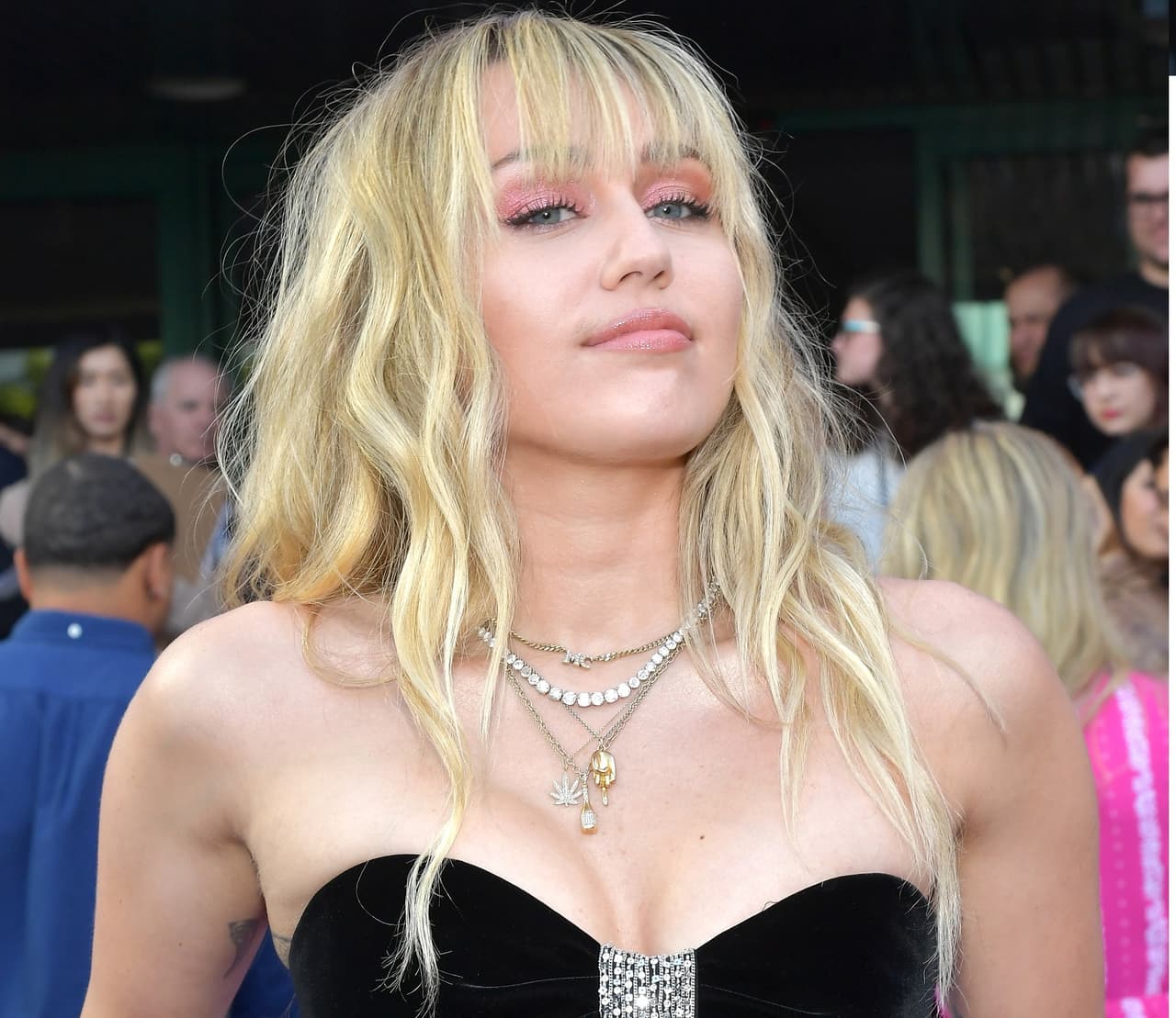 Miley Cyrus y Cody Simpson se hicieron un tatuaje en pareja para mostrar el cariño que los une