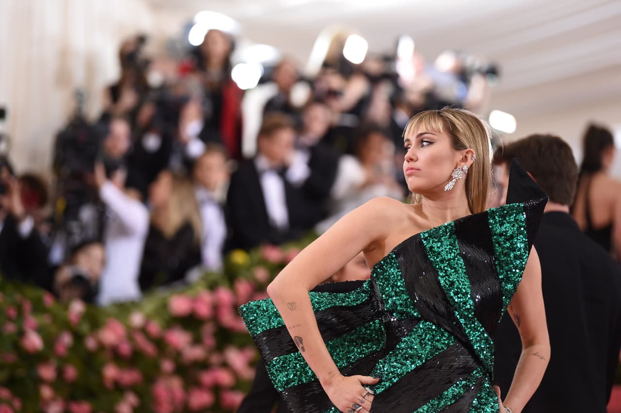 Miley y Liam hicieron brillar su amor en la MET Gala y se coronaron como la pareja más hermosa