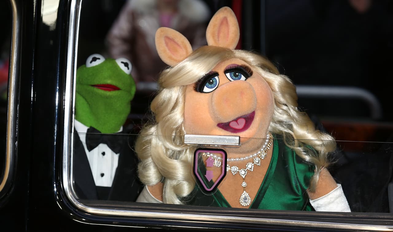 6 icónicos looks de Miss Piggy que inspiraron a las famosas