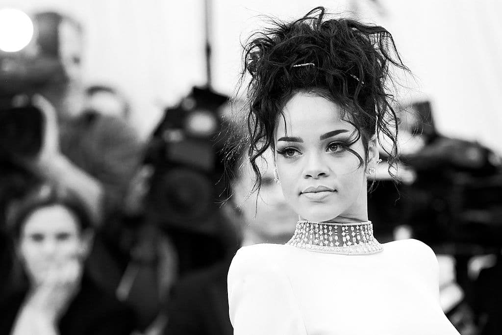 ¿Conoces la dura infancia de Rihanna? Su historia demuestra que ningún sueño es demasiado grande