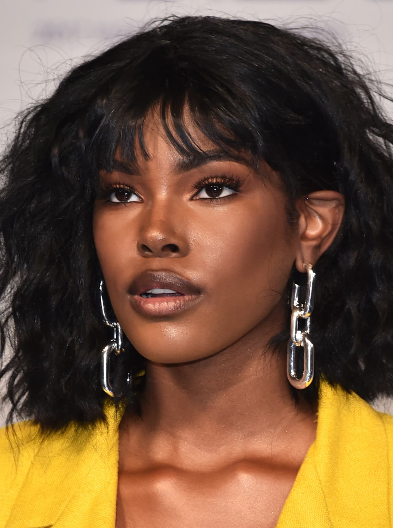 5 tipos de aretes que te ayudarán a disimular los cachetitos