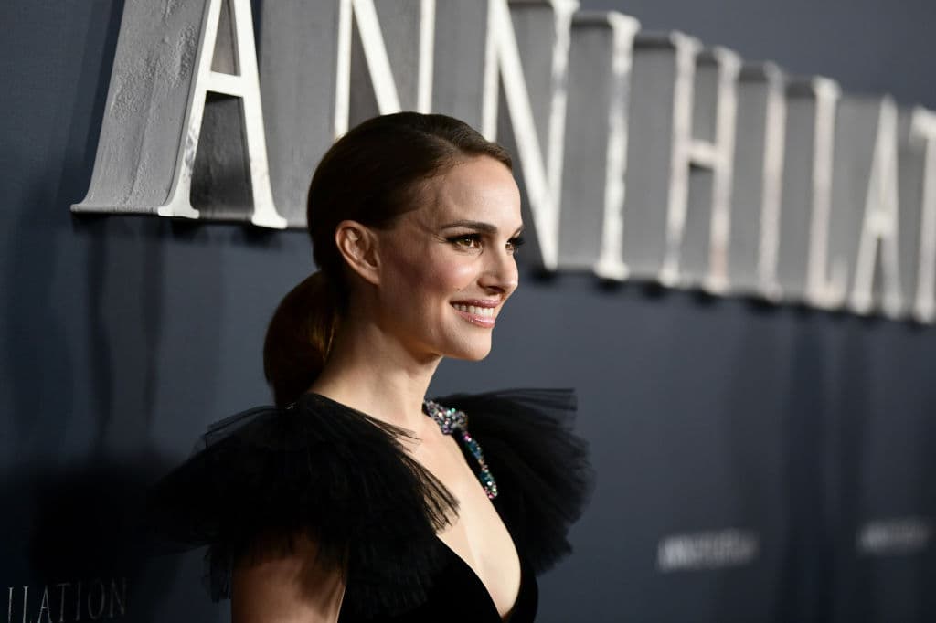 Natalie Portman tiene los mejores looks para las chicas petite (te verás más alta)