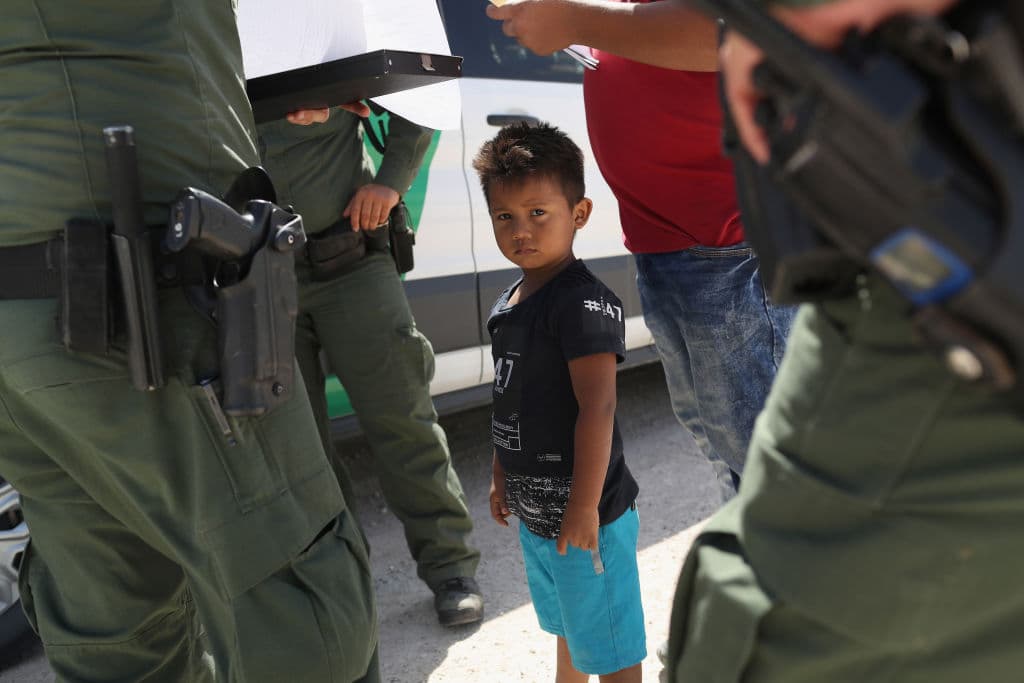 Así es como puedes ayudar a los niños migrantes en Estados Unidos