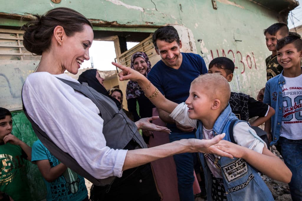Las impactantes fotos del paso de Angelina Jolie por Mosul y el mensaje que dejó al mundo