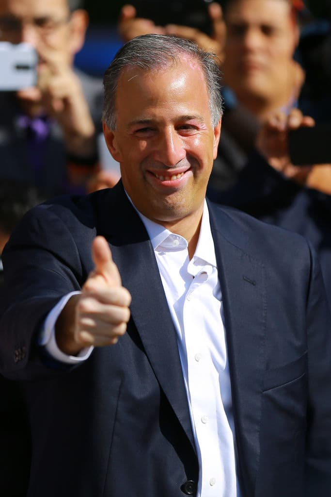 Estas celebridades presumiendo que salieron a votar nos devuelven la esperanza en México