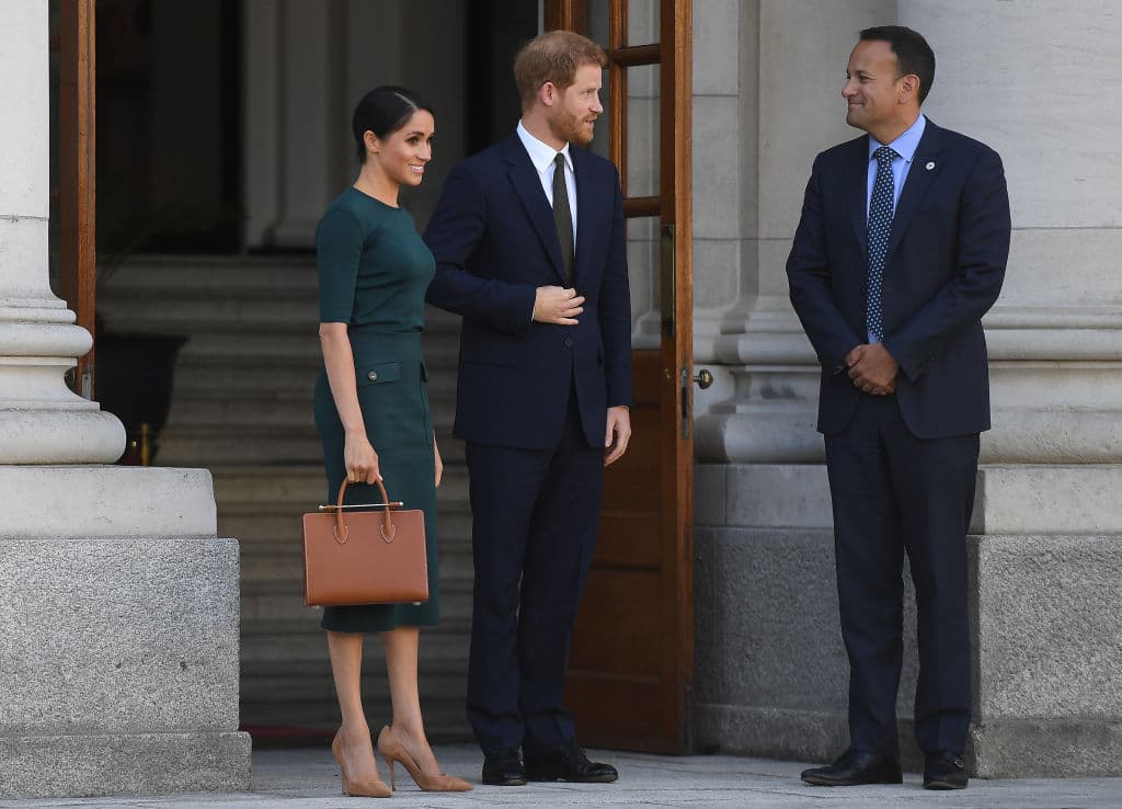 Meghan asistió a 2 eventos en un mismo día (en distintos países) con looks muy diferentes