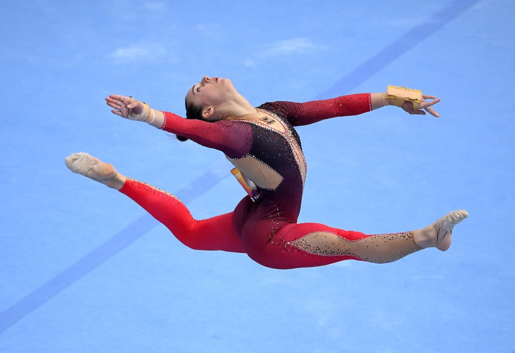 Pita Taufatofua sin playera y otros atletas que han protestado de forma original en los JO