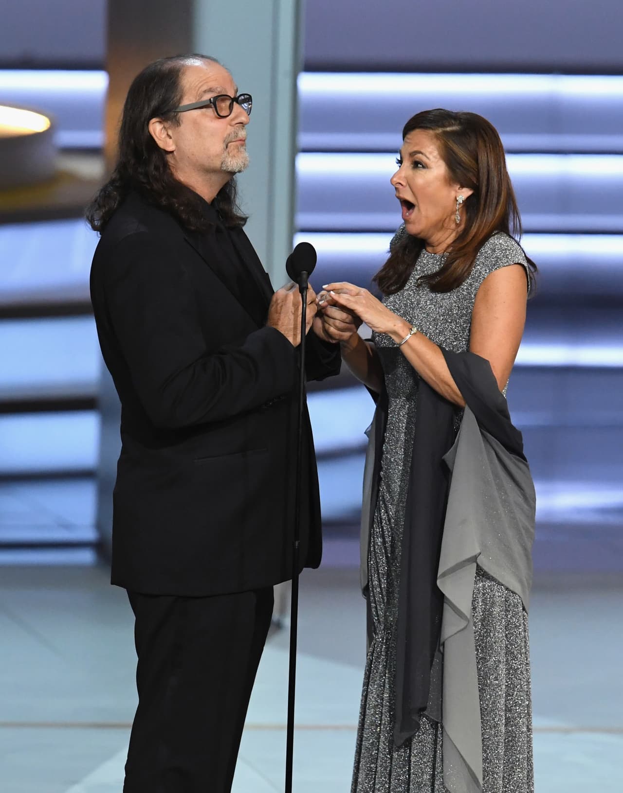 La historia detrás de la épica petición de matrimonio en los Premios Emmy