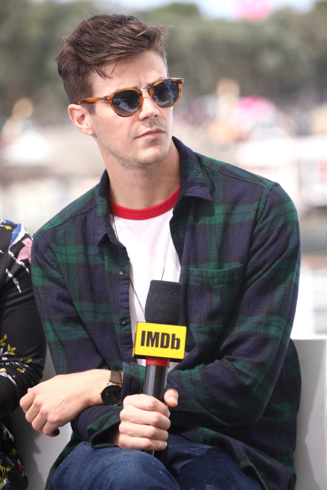 El actor de The Flash fue criticado por su cuerpo y su respuesta nos dejó sin aliento a todos