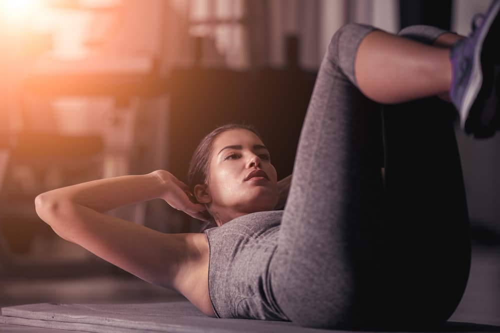 Aplana la barriga sin sacrificarte: incorpora estos 7 hábitos sencillos