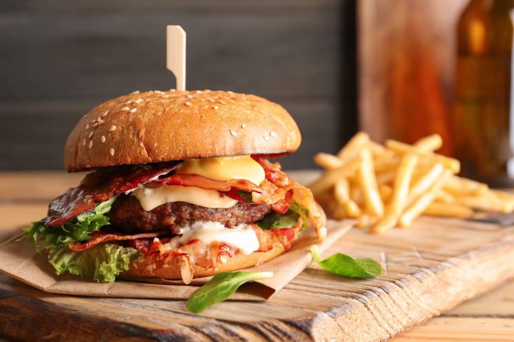 El exceso de chatarra no es lo que te enferma: estudio explica que la clave está en lo que no comes