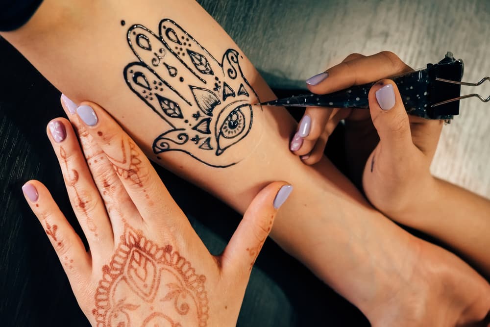 Hamsa de la buena suerte: el tatuaje que alejará las malas vibras de tu vida para siempre