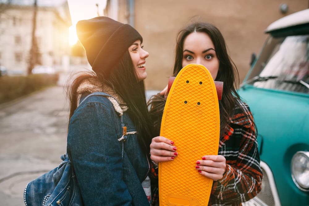 10 señales de que tu amiga es tu hermana separada al nacer