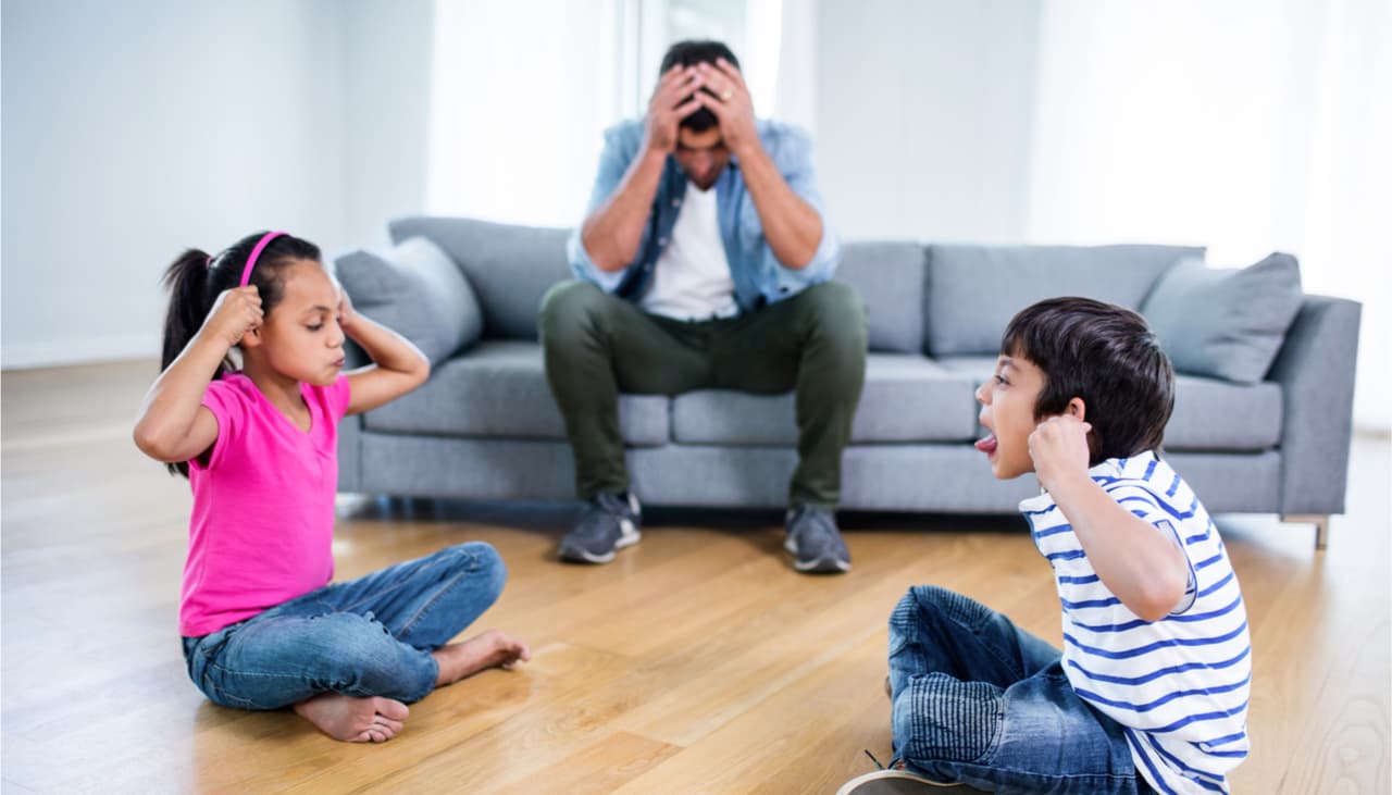 Evita la rivalidad entre hermanos: 6 consejos de expertos para que tus hijos se lleven mejor