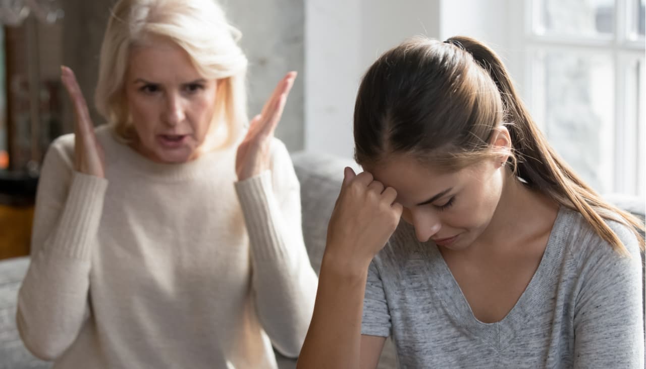 Las niñas que todo el tiempo reciben críticas tendrán problemas para sentir compasión: expertos